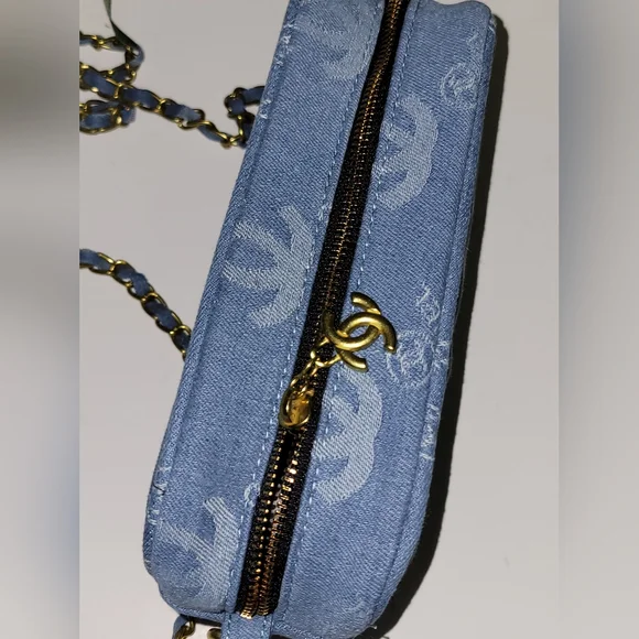 CHANEL Blue Denim Crossbody Bag, New - Picture 4 of 7